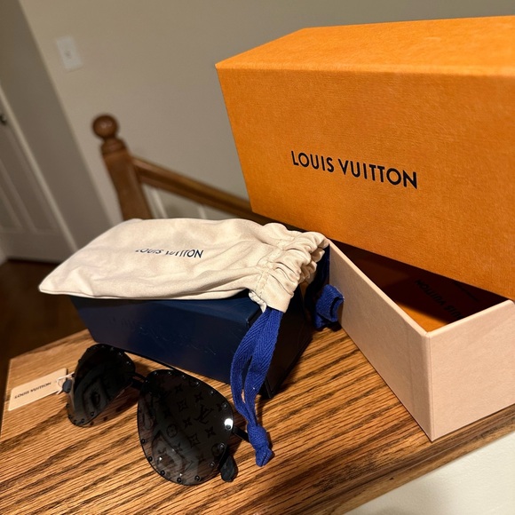 Louis Vuitton Sunglasses - Picture 3 of 15